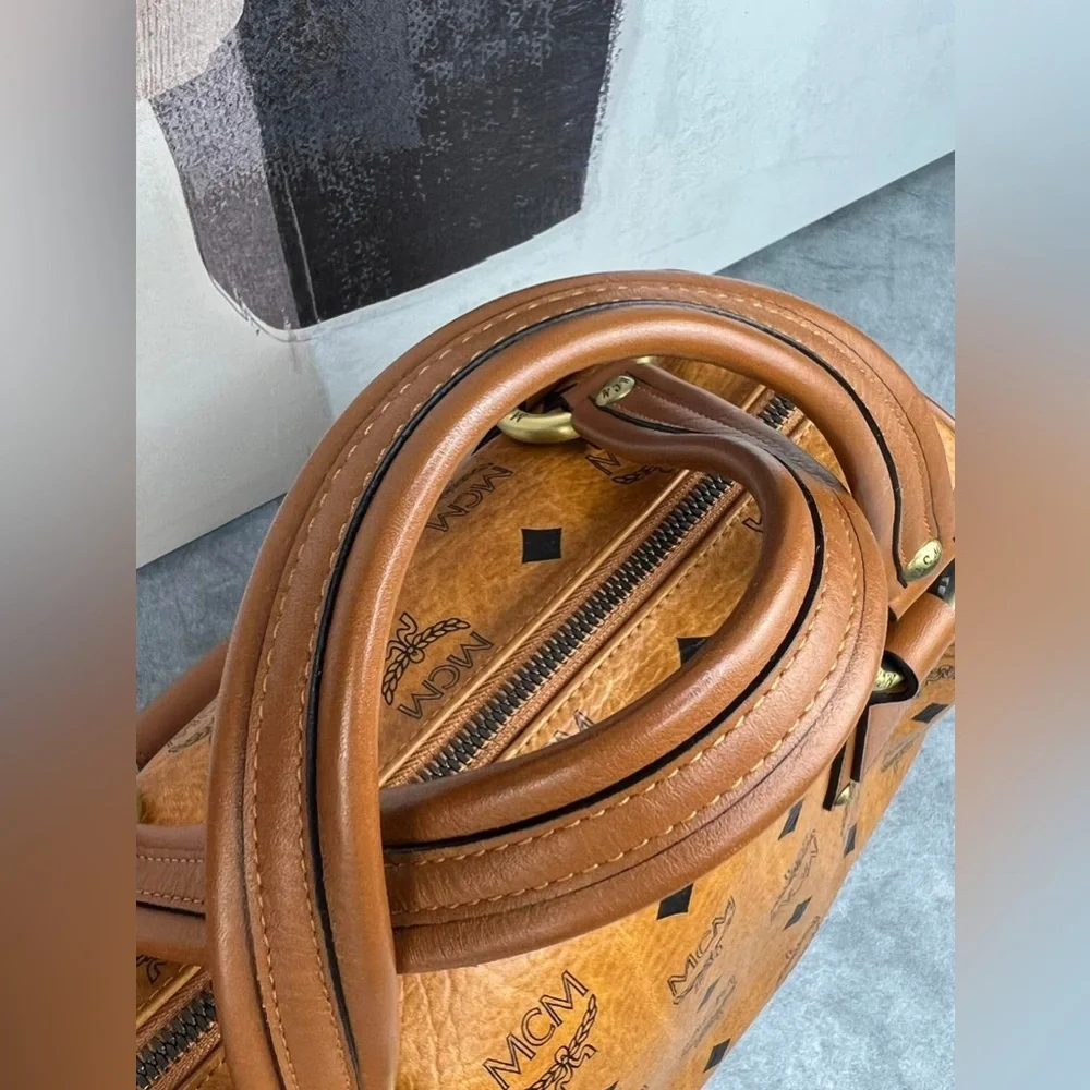 π΅ MCM Boston Arm Bag π΅ - Picture 12 of 16